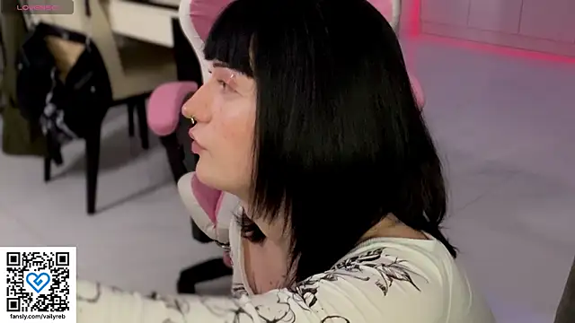 Snapshot of Vailyreb_ chatting on 12, 11, 2025 Vailyreb online show from 12, 11, 2025