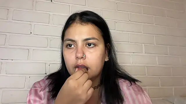 Snapshot of LisaTuspia chatting on 28, 10, 2025 LisaTuspia online show from 28, 10, 2025