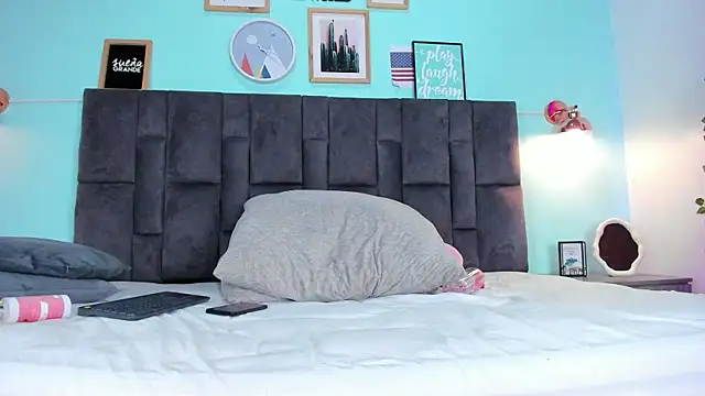 DulceAurora   online show from 22, 3, 2025