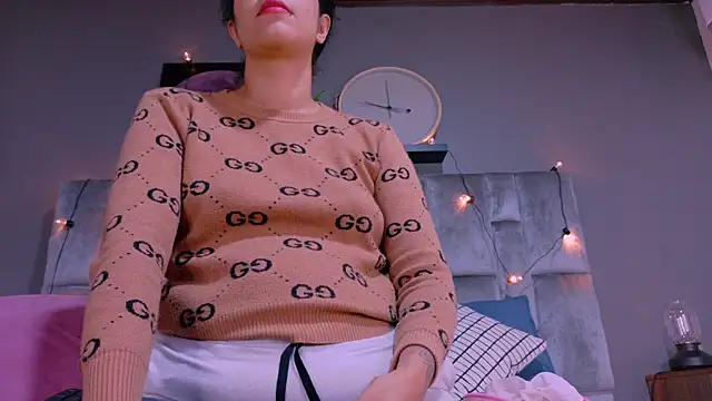 DulceAurora   online show from 14, 10, 2025