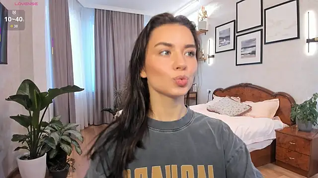 NicoleLuv online show from 17, 10, 2025