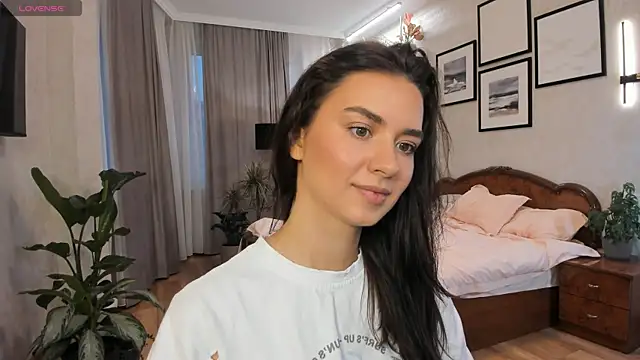 NicoleLuv online show from 24, 10, 2025