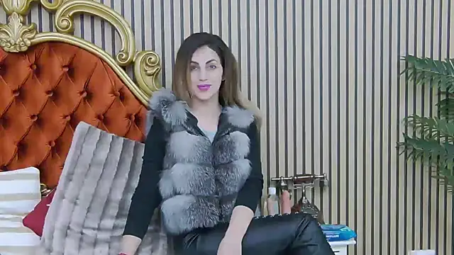 EmaSkyes online show from 8, 3, 2025