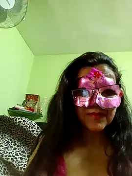 Snapshot of DesiMuffin chatting on 12, 3, 2025 DesiMuffin online show from 12, 3, 2025