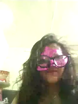 Snapshot of DesiMuffin chatting on 12, 10, 2025 DesiMuffin online show from 12, 10, 2025