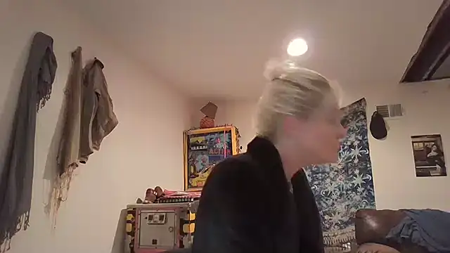 Snapshot of AddieAssets chatting on 12, 12, 2024 AddieAssets online show from 12, 12, 2024