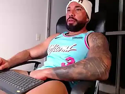 Snapshot of roman_muscle chatting on 18, 2, 2025 roman muscle online show from 18, 2, 2025
