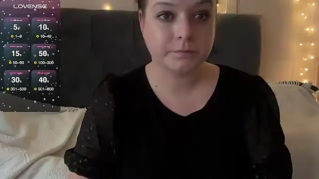 NaughtyWifeUK online show from 13, 10, 2025