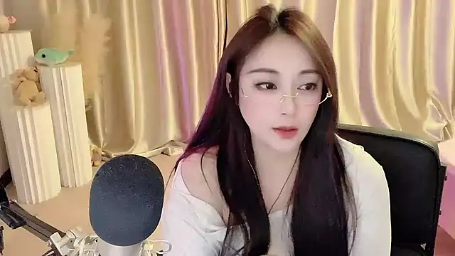 Daisy-77 online show from 19, 2, 2025