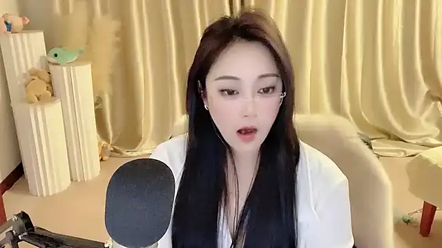 Daisy-77 online show from 9, 3, 2025