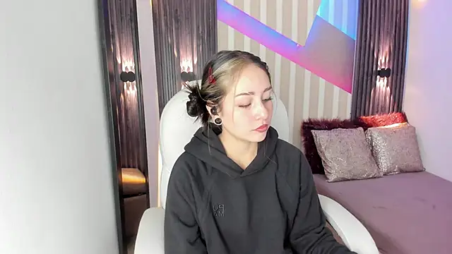 emily layton online show from 2, 10, 2025