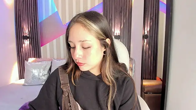 emily layton online show from 8, 10, 2025