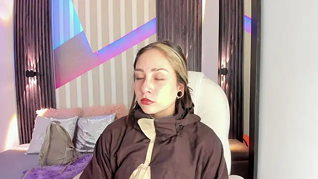 emily layton online show from 25, 10, 2025