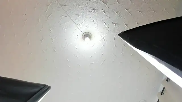 Snapshot of Alison_Chan_ chatting on 12, 4, 2026 Alison Chan online show from 12, 4, 2026