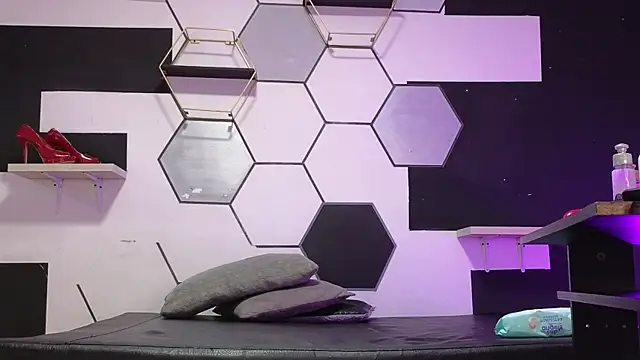 Snapshot of alondrabigtits chatting on 19, 9, 2025 alondrabigtits online show from 19, 9, 2025