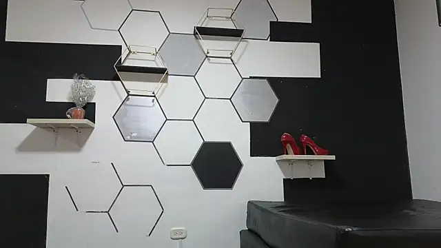 Snapshot of alondrabigtits chatting on 24, 9, 2025 alondrabigtits online show from 24, 9, 2025