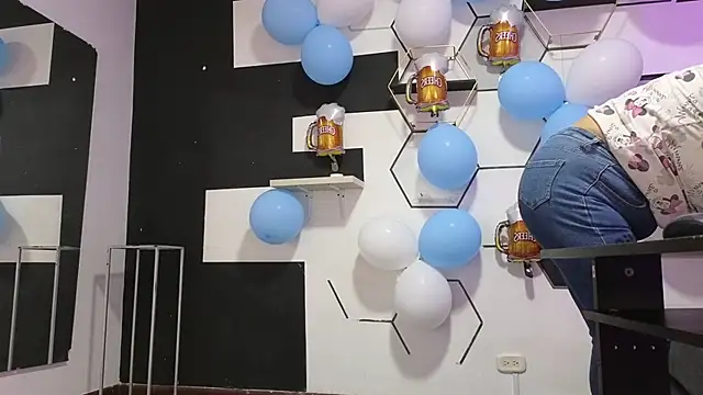 Snapshot of alondrabigtits chatting on 26, 9, 2025 alondrabigtits online show from 26, 9, 2025