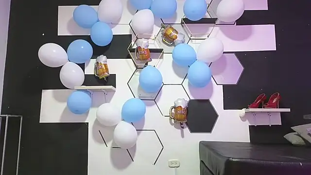 Snapshot of alondrabigtits chatting on 2, 10, 2025 alondrabigtits online show from 2, 10, 2025