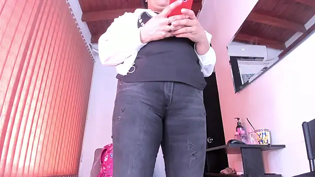 Snapshot of alondrabigtits chatting on 19, 4, 2026 alondrabigtits online show from 19, 4, 2026