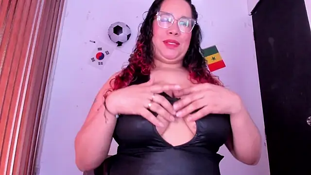 Snapshot of alondrabigtits chatting on 3, 7, 2026 alondrabigtits online show from 3, 7, 2026
