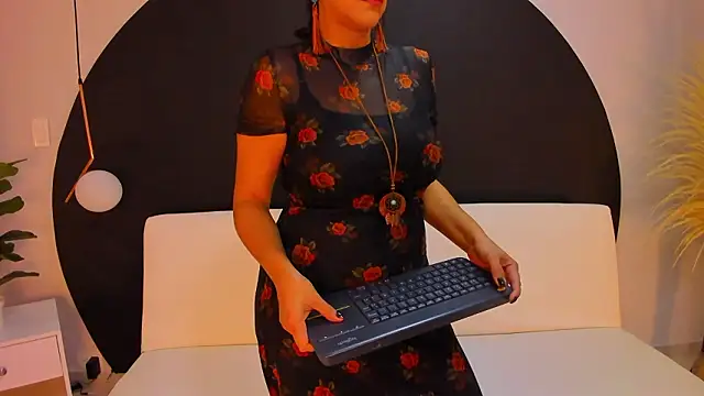 Ada Monroe10 online show from 4, 2, 2026