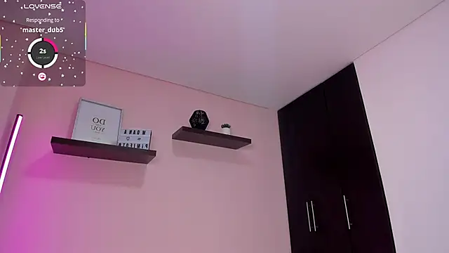 tifanyhills  online show from 17, 10, 2025