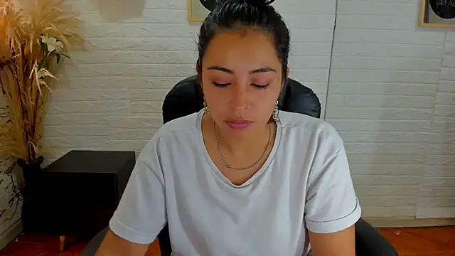 Aisha 09 online show from 7, 3, 2025