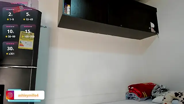 Snapshot of _ashleymiller chatting on 6, 11, 2025 ashleymiller online show from 6, 11, 2025