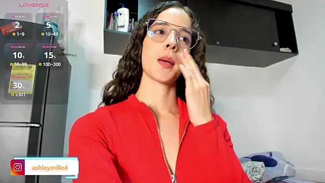 Snapshot of _ashleymiller chatting on 24, 11, 2025 ashleymiller online show from 24, 11, 2025