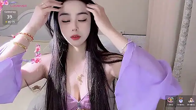 Snapshot of Caitlyn__ chatting on 5, 2, 2025 Caitlyn online show from 5, 2, 2025