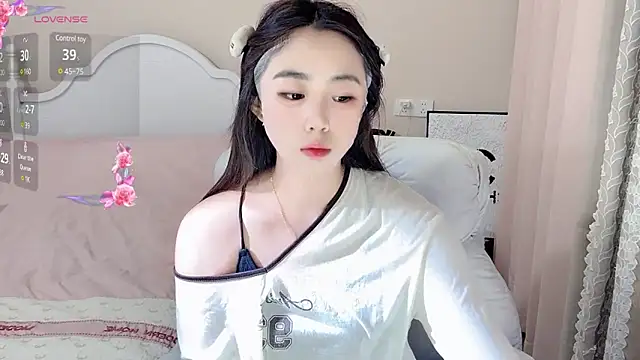 Snapshot of Caitlyn__ chatting on 4, 3, 2025 Caitlyn online show from 4, 3, 2025