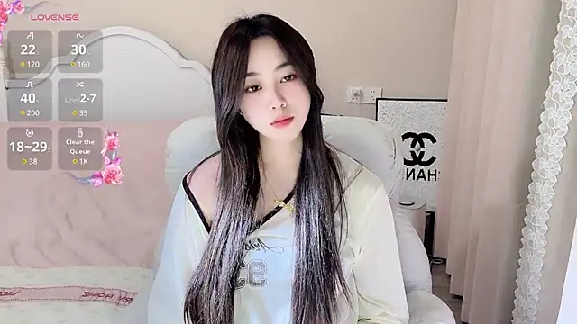 Snapshot of Caitlyn__ chatting on 4, 3, 2025 Caitlyn online show from 4, 3, 2025