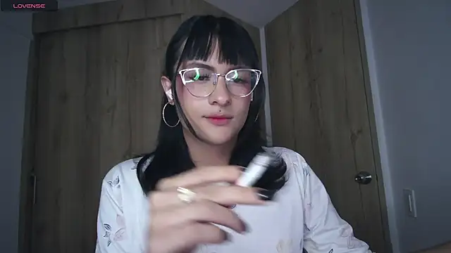 Kiitygirl online show from 10, 12, 2024