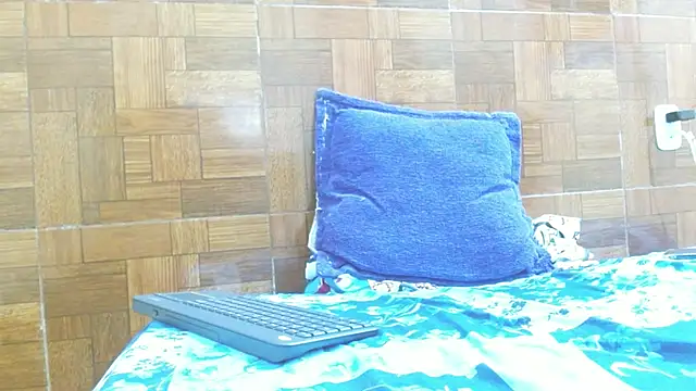 Snapshot of Mia_brunette26 chatting on 5, 3, 2025 Mia brunette26 online show from 5, 3, 2025