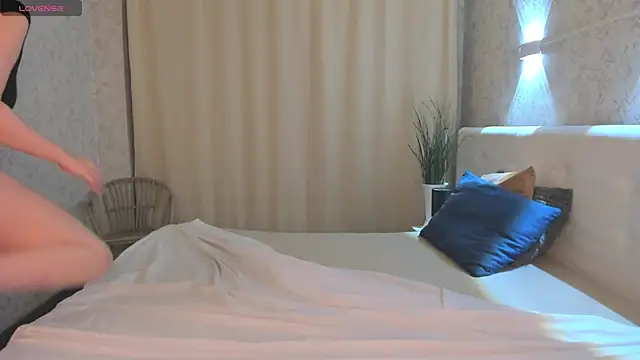 Emma  Leee online show from 11, 3, 2026