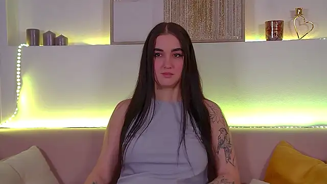 Snapshot of ChristinaMilton chatting on 27, 2, 2025 ChristinaMilton online show from 27, 2, 2025