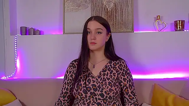 Snapshot of ChristinaMilton chatting on 8, 3, 2025 ChristinaMilton online show from 8, 3, 2025