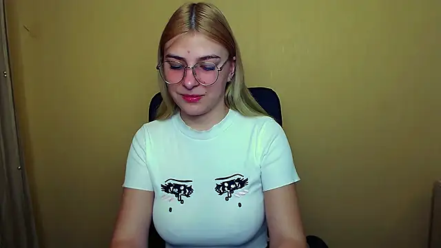 Luna Lush  online show from 10, 1, 2025