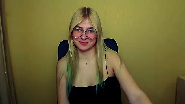 Luna Lush  online show from 4, 2, 2025