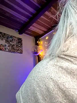 SophiaWeestt99 online show from 9, 11, 2025