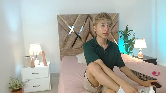 Tommyfoxboy online show from 4, 12, 2024