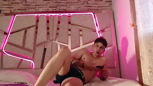 mia and austin online show from 13, 1, 2025