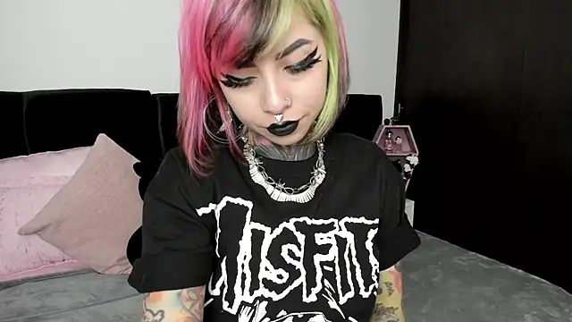 NikkiRamone online show from 24, 12, 2024