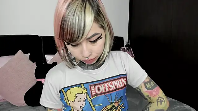 NikkiRamone online show from 21, 1, 2025