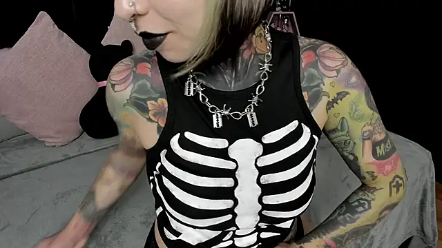 NikkiRamone online show from 5, 2, 2025