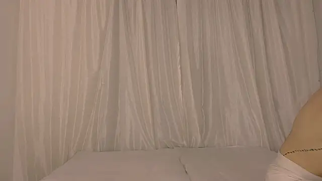 Miiafoxxx online show from 8, 2, 2026