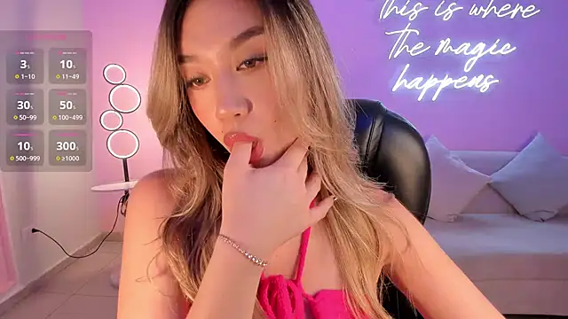 Snapshot of RebeccaHudson chatting on 28, 10, 2025 RebeccaHudson online show from 28, 10, 2025