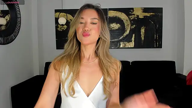 Snapshot of RebeccaHudson chatting on 18, 11, 2025 RebeccaHudson online show from 18, 11, 2025