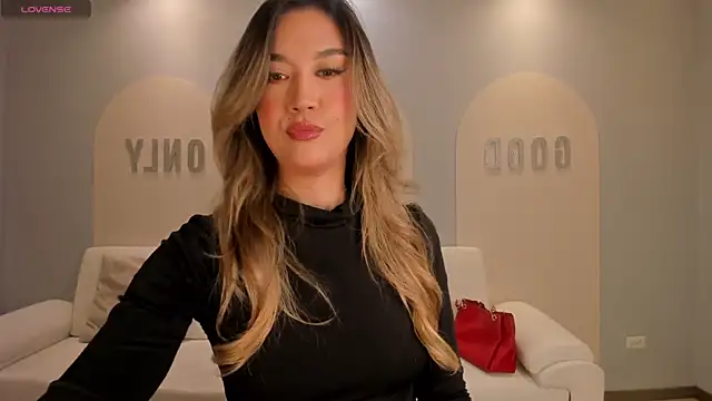 Snapshot of RebeccaHudson chatting on 24, 11, 2025 RebeccaHudson online show from 24, 11, 2025