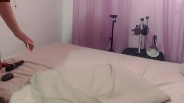 Victoria Luxe online show from 20, 2, 2025